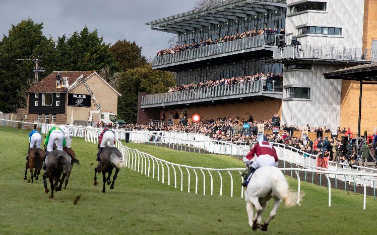British horseracing confirms decision to race behind closed doors
