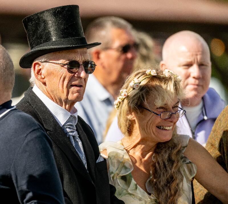 An impeccably dressed couple at Fontwell Park